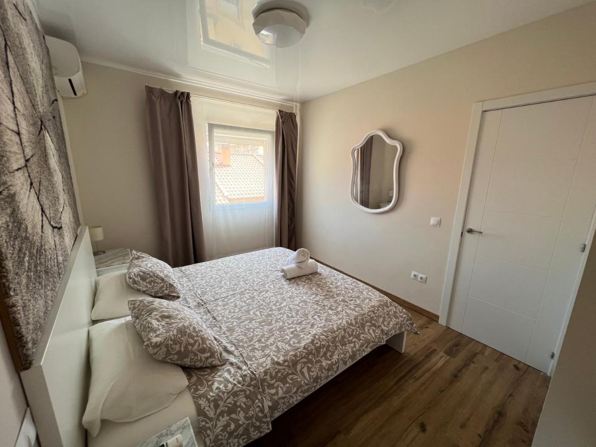 Genuar Apartments Malaga Center. Free Parking Exteriör bild