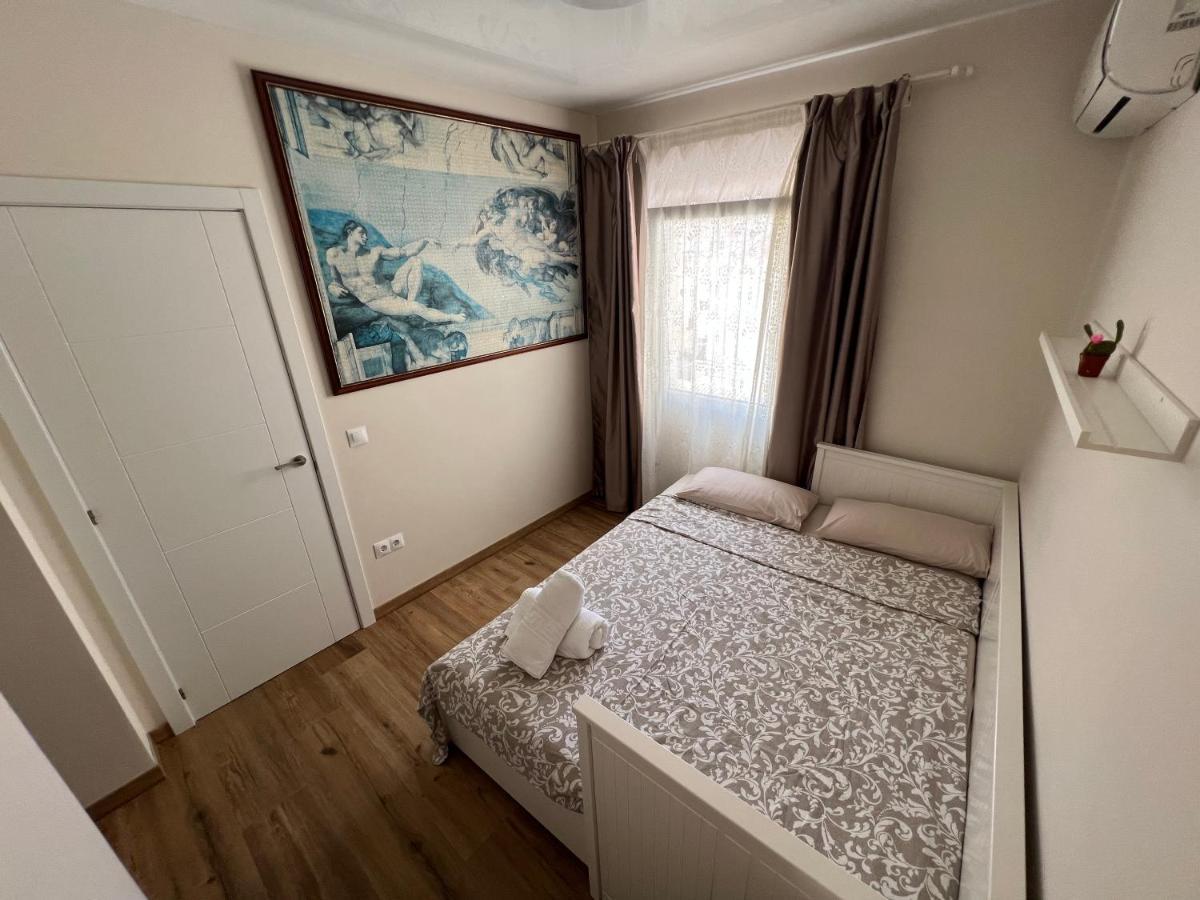 Genuar Apartments Malaga Center. Free Parking Exteriör bild