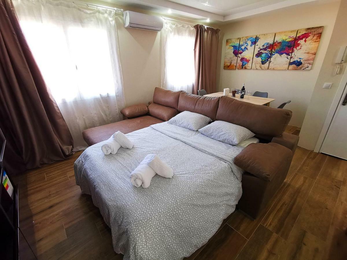 Genuar Apartments Malaga Center. Free Parking Exteriör bild